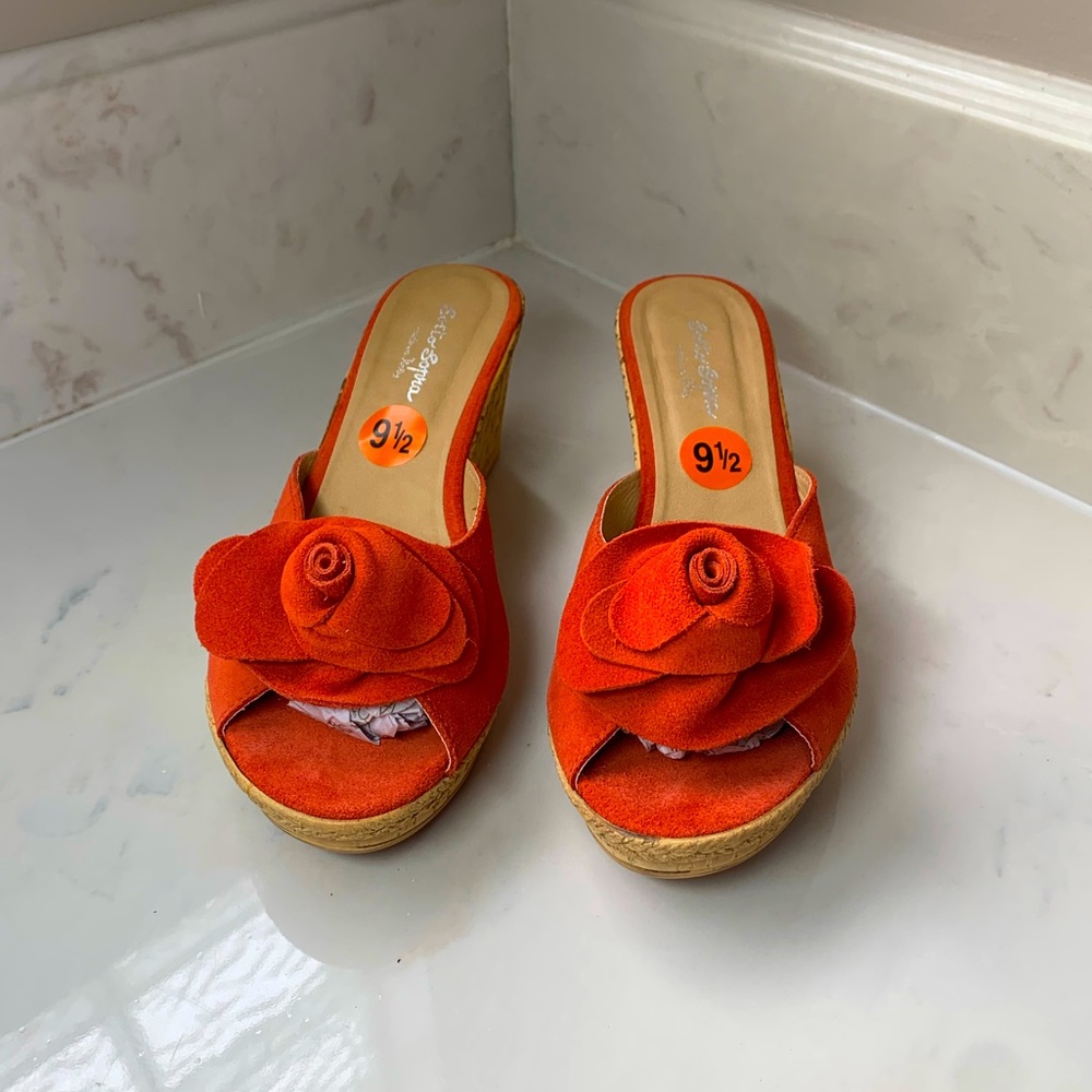 Sotto Sopra Red Suede Cork Soled Rose Wedges
